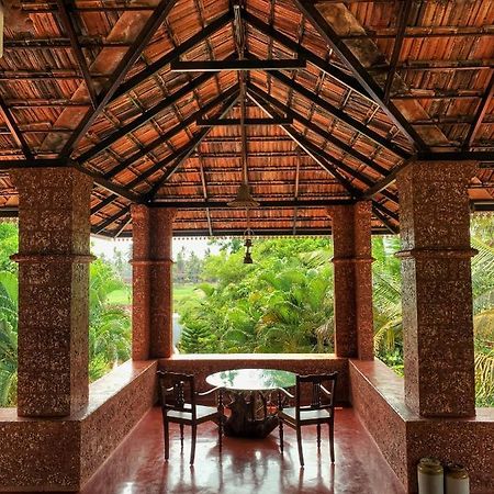 Poothali Homestay Nīleshwar エクステリア 写真